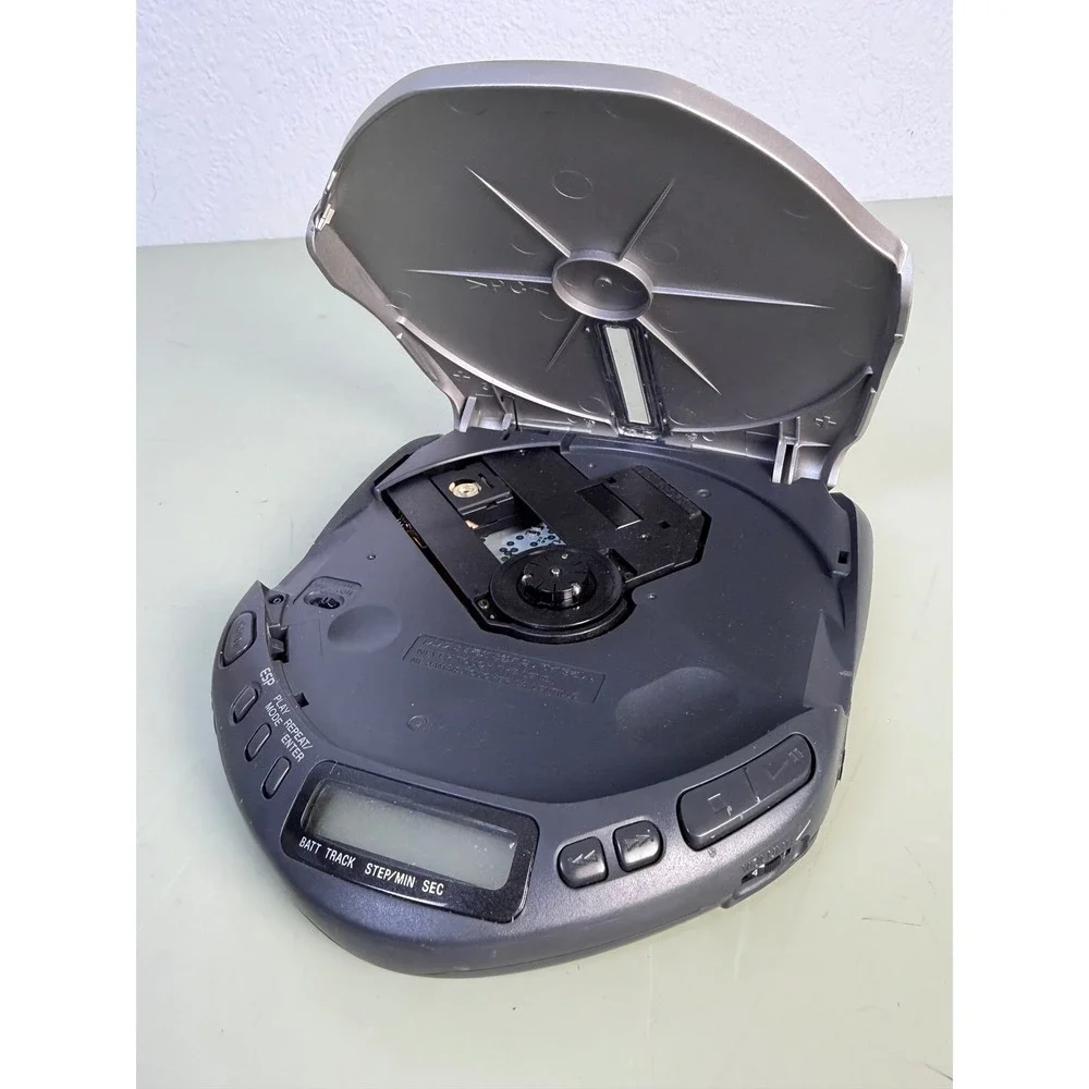 Sony Discman ESP D-E301 portable CD player ESP Mega Bass Vintage Y2K Tech